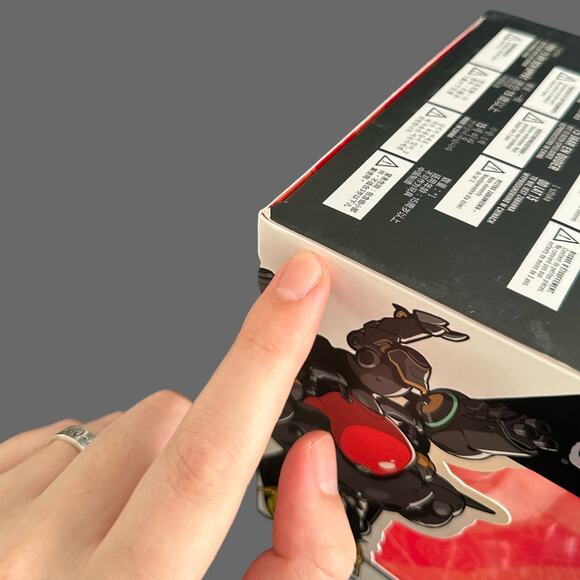 U.C.C. Distributing Overwatch D.VA Carbon Fiber with Meka Figurine NWT - Picture 7 of 8